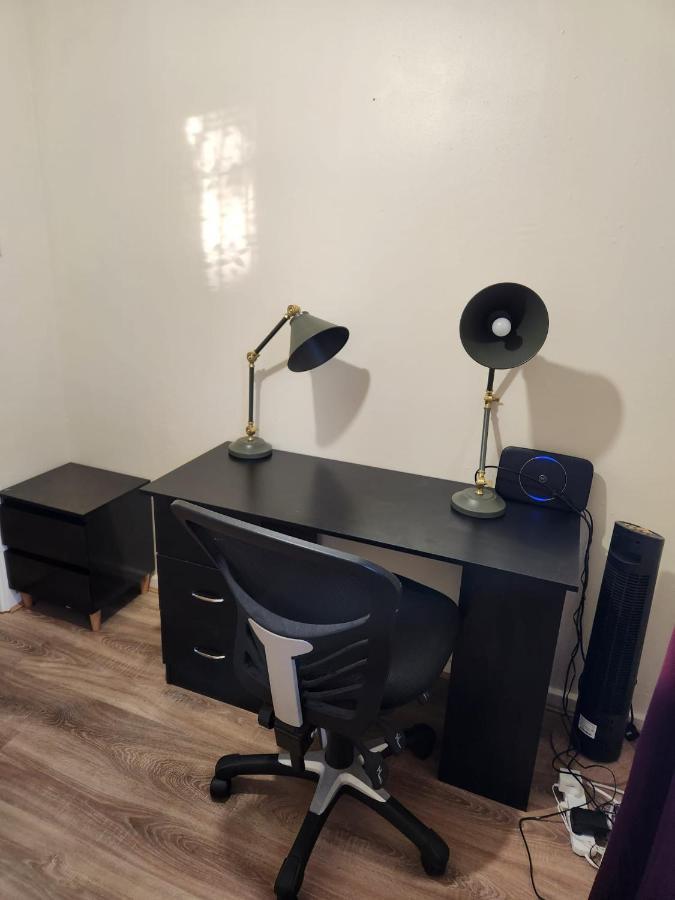 Crane Home In Dagenham With Free Wi Fi Εξωτερικό φωτογραφία